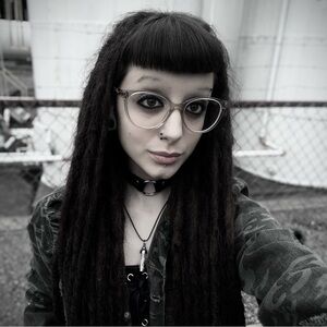 Meet your Posher, Ava